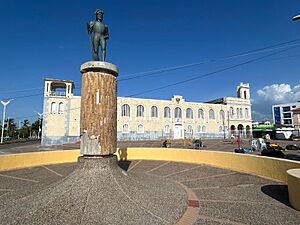 Archivo:Estatua Nicolás de Federmann Riohacha Colombia-20240901