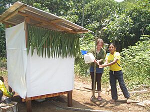 Archivo:Finished UDDT in Pumpuentsa (5630907486)
