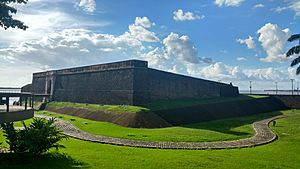 Archivo:Fuerte del Pesebre en Belém (Pará)