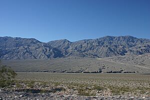 Archivo:Gigantic Alluvial Fan Being Uplift by New Fault