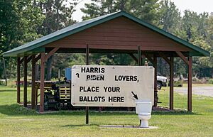 Archivo:Harris Lovers Place Your Ballots Here sign in Willow River, Minnesota (53899489494) (cropped)