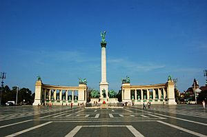 Archivo:Heroes Square, Budapest