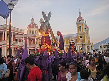 Archivo:Holy Week procession in Granada, Nicaragua