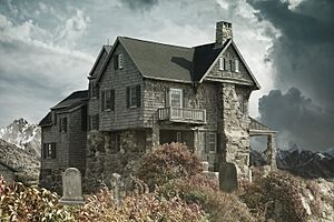 Archivo:House Cemetery Haunted House-2187170