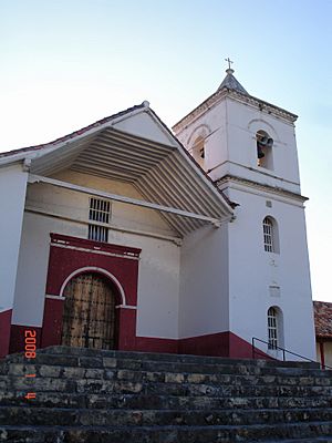 Archivo:Iglesia Doctrinera, Plaza y Capillas Posas