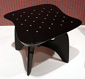 Archivo:Isamu noguchi per herman miller furniture co., tavolino da scacchi (modello in-61), 1944 (1947-49)