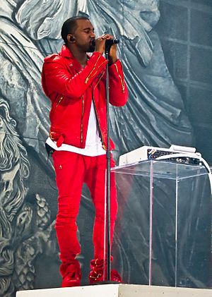 Archivo:Kanye West at Revel Ovation Hall