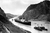 Archivo:Kroonland in Panama Canal, 1915