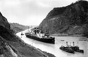Archivo:Kroonland in Panama Canal, 1915