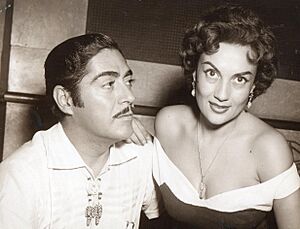 Archivo:Luis Aguilar and María Elena Marqués in 1955 (cropped)
