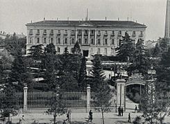 Madrid. Edificio del Ministerio de la Guerra. 1891 (cropped).jpg