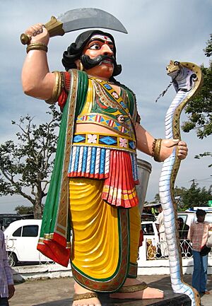 Archivo:Mahisha statue at the Chamundeswari Temple, Mysuru, Karnataka, India (2007)