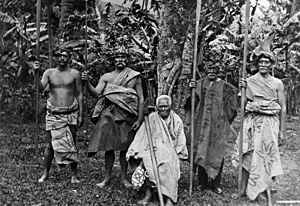Archivo:Makea Karika Tavaki with Ngati Karaka elders