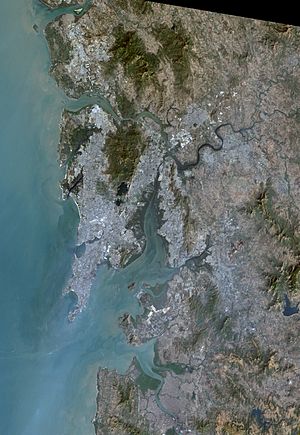 Archivo:Mumbai, metropolitan region, satellite image, Landsat-5, 2011-01-30