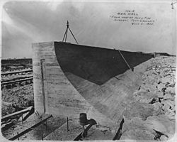Archivo:No. 3, Sea Wall, From West of Rapid Fire Battery, Fort Crockett - NARA - 278143