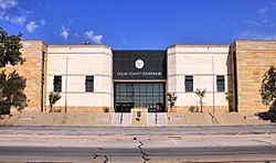 Nolan County Texas Courthouse 2015.jpg