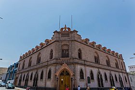 Archivo:Palacio Arzobispal de Arequipa, Peru