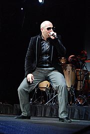 Archivo:Pitbull 2009-12-15 photoby Adam-Bielawski