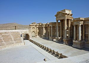 Archivo:Roman theatre of Palmyra 02