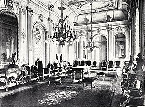 Archivo:Salon in the governament palace, Santiago