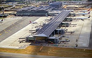 Archivo:Terminal 3 de Guarulhos