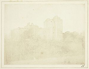 Archivo:The Castle of Doune by Henry Fox Talbot