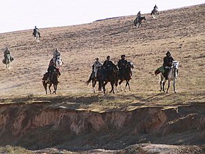Archivo:US soldiers on horseback 2001 Afghanistan