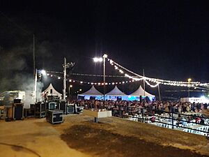 Archivo:Verbena de las Fiestas de los Cantareros de 2019