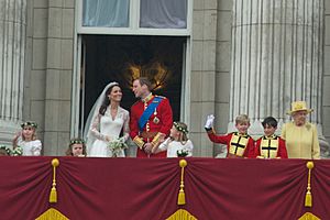 Archivo:Wedding Prince William balcony Buckingham Palace