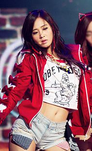 Archivo:Yuri at KBS Hope Concert 2013 01