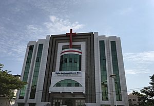 Archivo:Église des Assemblées de Dieu – Temple Salem de Cotonou