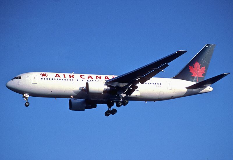 158ab - Air Canada Boeing 767-200; C-GDSU@LHR;27.10.2001 (8055976700)