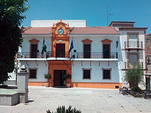 Archivo:Ayuntamiento de Santaella 001