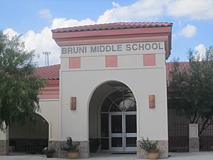 Archivo:Bruni, TX, Middle School IMG 3356