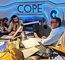 Bruno Sánchez-Andrade Nuño y Carlos Herrera en la COPE durante una entrevista.jpg