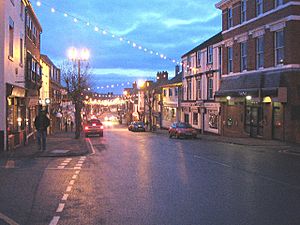Archivo:Christmas Lights at Mold - geograph.org.uk - 99828