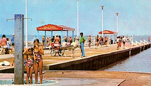Archivo:Costanera de Villa Epecuén