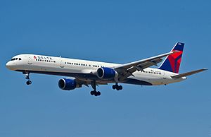 Archivo:Delta Air Lines B757-351 N586NW LAX