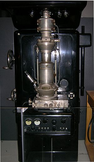 Archivo:Ernst Ruska Electron Microscope - Deutsches Museum - Munich-edit