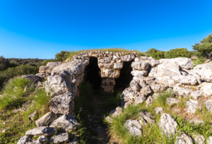 Archivo:Exterior Cova des Moro