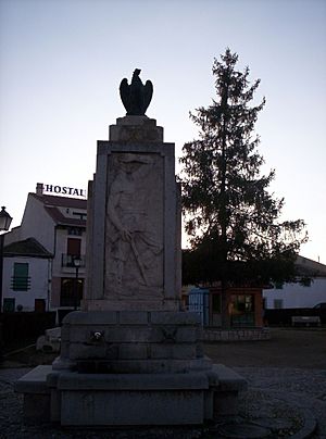 Archivo:Fuente. Plaza de Aguilafuente