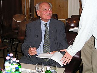 Archivo:Göncz Árpád dedikál