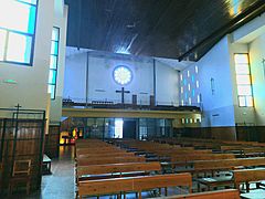 Iglesia Pio X, Mariñamansa (tribuna)