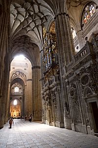 Archivo:Inside the New Cathedral in Salamanca, Spain (35966610860)