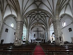 Archivo:Interior de San Cristóbal, Comillas