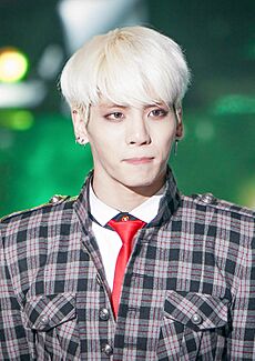 Archivo:Jonghyun at the 2013 Melon Music Awards 03