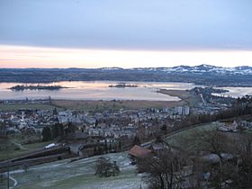 Archivo:Lake zurich - pfäffikon - seedamm - rapperswil