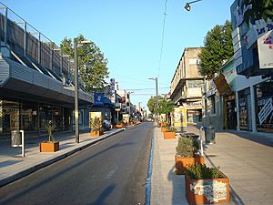 Archivo:LasPiedras central avenue