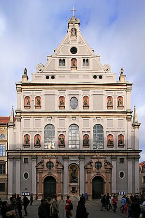 Archivo:Michaelskirche Muenchen-full