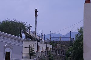 Archivo:Mirador de Santiago hacia la Presa La Boca